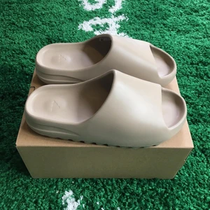 Yeezy slide pure (first release) - Size US 10 = EU 44,5 (fits EU 42-43). Condition brand new with tags. All original. 2350 sek / 235 €. Buyer pays the shipping cost. For more information please go visit @xhibitshop on instagram.