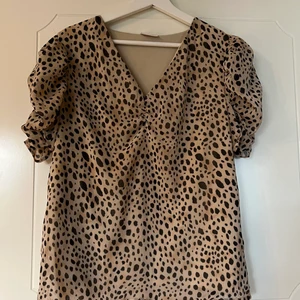 Blus  - Blus storlek medium enbart testad