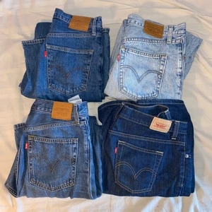 LEVIS JEANS - Säljer ett gäng levisjeans i fint skick. 🥰 från vänster överst till höger nederst: 1. Levis ribcage straight säljes för 700:- ord. pris 1200:-  w 28 2. Levis ribcage wide w 28 säljes för 700:- ord pris 1200:- 3. Levis high loose w 27 säljes för 750:- ord pris 1350:- 4. Levis 505 straight uppskattar till w 27-28 då storlek saknas. Vintage, säljer för 350:- jag är 170 lång och alla jeansen passar bra i längd! 