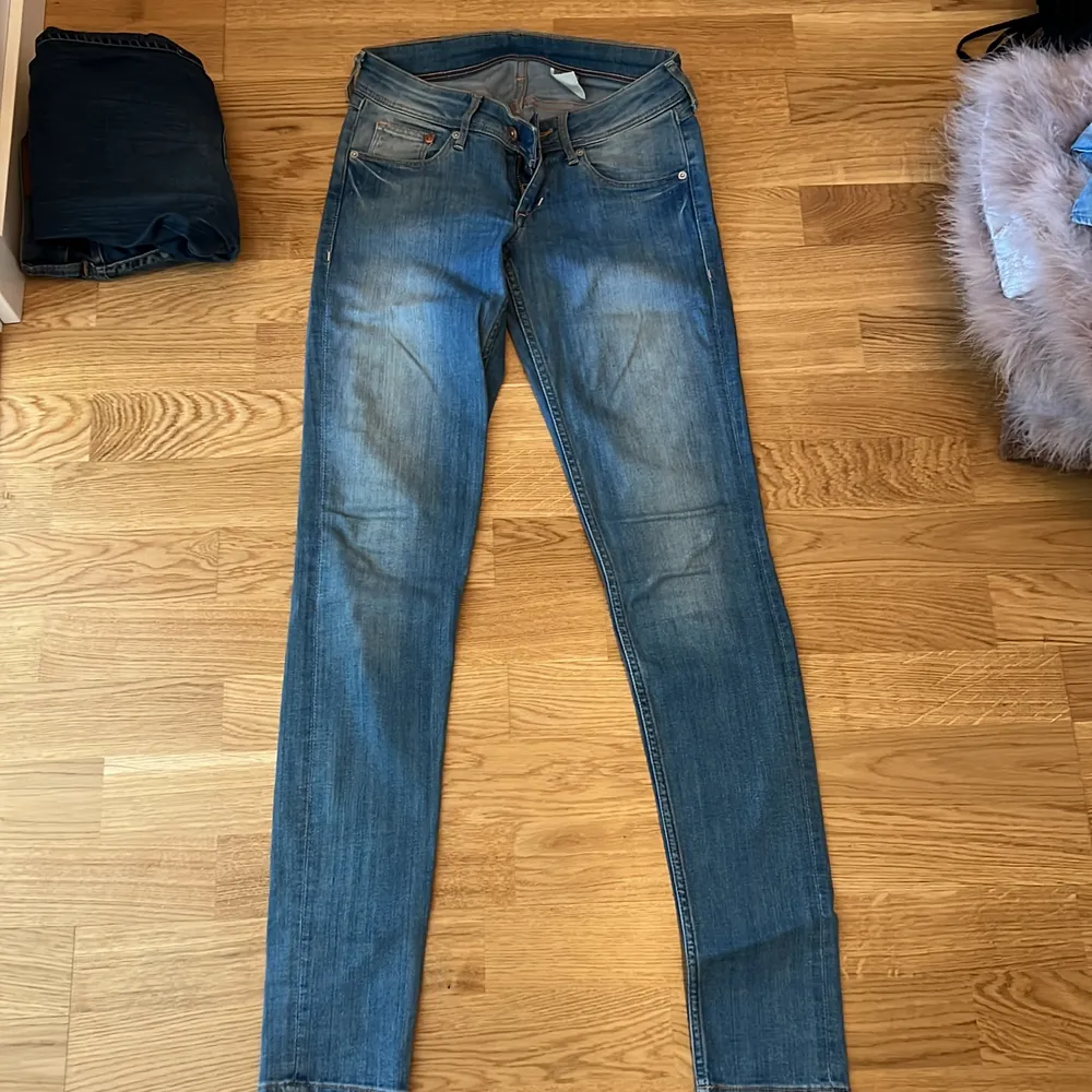 Som nya! Ljusa skinny jeans i storlek S. Jeans & Byxor.