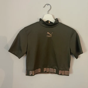 Puma Cropp top - Oanvänd Croptop från Puma. Strl. M