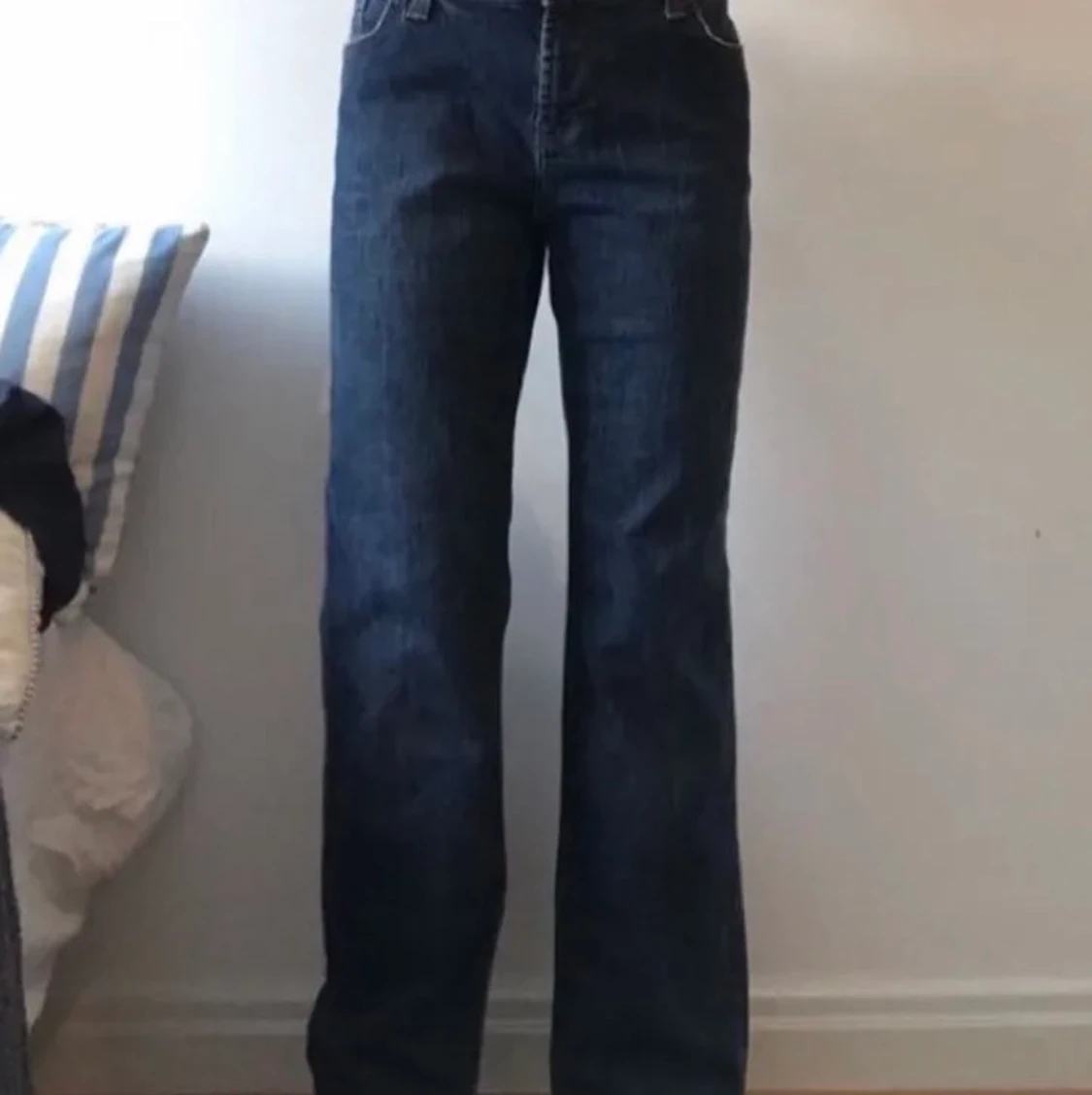 LÅGMIDJADE BYXOR bakfickor - 91