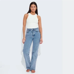 Jeans från bik bok - Säljer mina så fina jeans från bik bok! Sparsamt använda och kommer tyvärr inte till användning längre! 