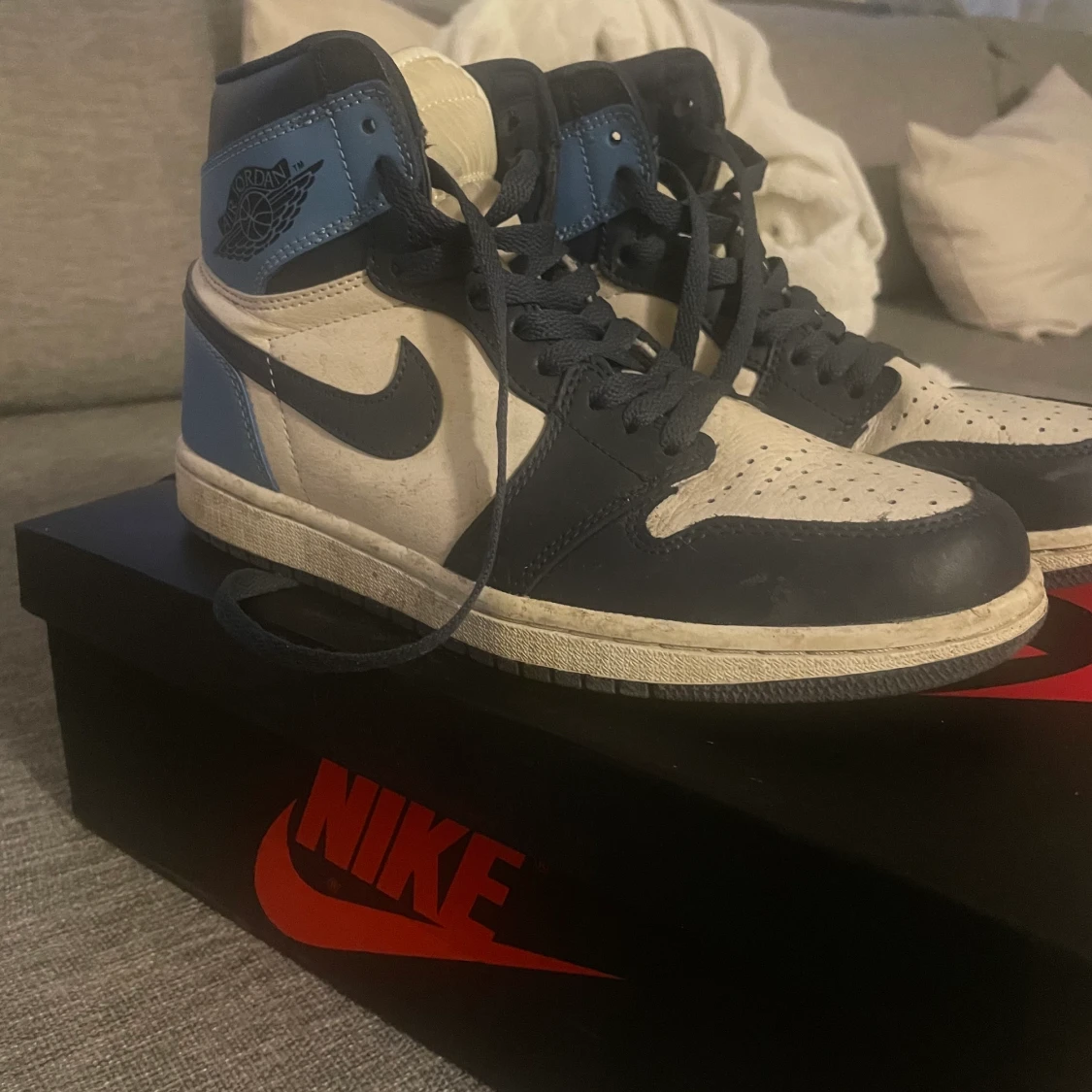 Air Jordan 1 Retro High OG obsidian  - 90