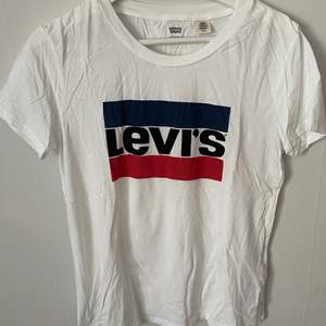 Old school T-shirt från Levis. Strl.S
