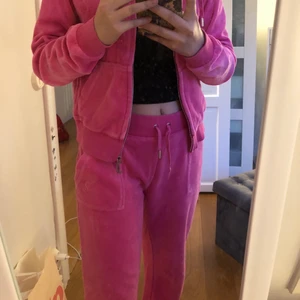 Juicy Couture 💗💗 - Sett ifrån Juicy Couture💗 kontakta via intresse och om det är många som intresserade får ni lägga bud ❤️ högsta budet är 1100kr❤️