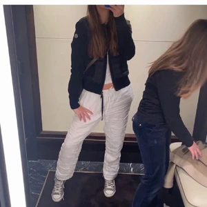 Linnebyxor hm - Intressekoll på linnebyxor från HM storlek S. Mycket bra skick säljer då jag har två par! Kom privat för fler egna bilder eller funderingar. (Lånad bild)