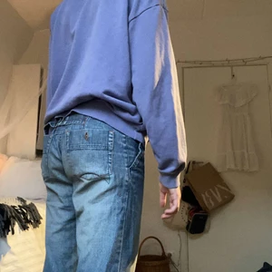 lila tjocktröja - en mörklila sweatshirt i nyskick, köpt från monki🌸 kommer tyvärr inte till användning längre💋 