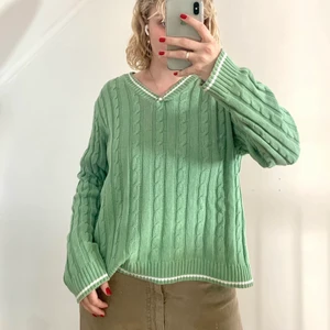 Tjocktröja  - Stickad tröja i superfin grön färg🌸