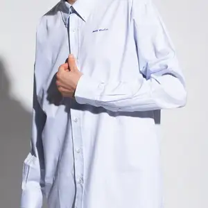 Blå skjorta från Acne studios med små rutor. Skjortan är i bra skick och storlek 44, oversized 