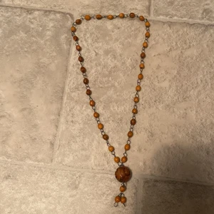 halsband - halsband från en begagnad butik, är som trä aktig och jag har endast testat