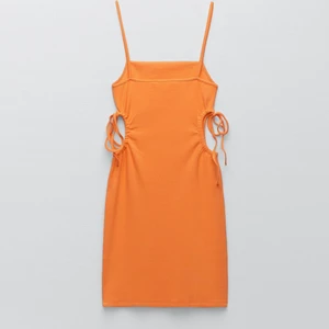 Klänning från Zara  - Klänning ifrån Zara! Jätte fin till sommaren🧡 Storlek: S Pristen kan diskuteras! Ordinarie pris: 199kr 