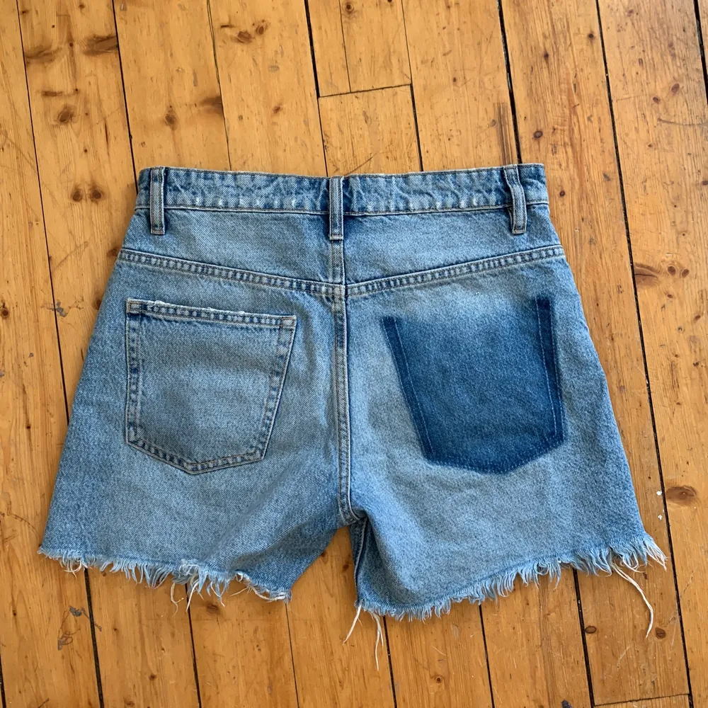 Zara jeansshorts i storlek 36 , i en längre passform/Bermuda shorts 💕. Shorts.