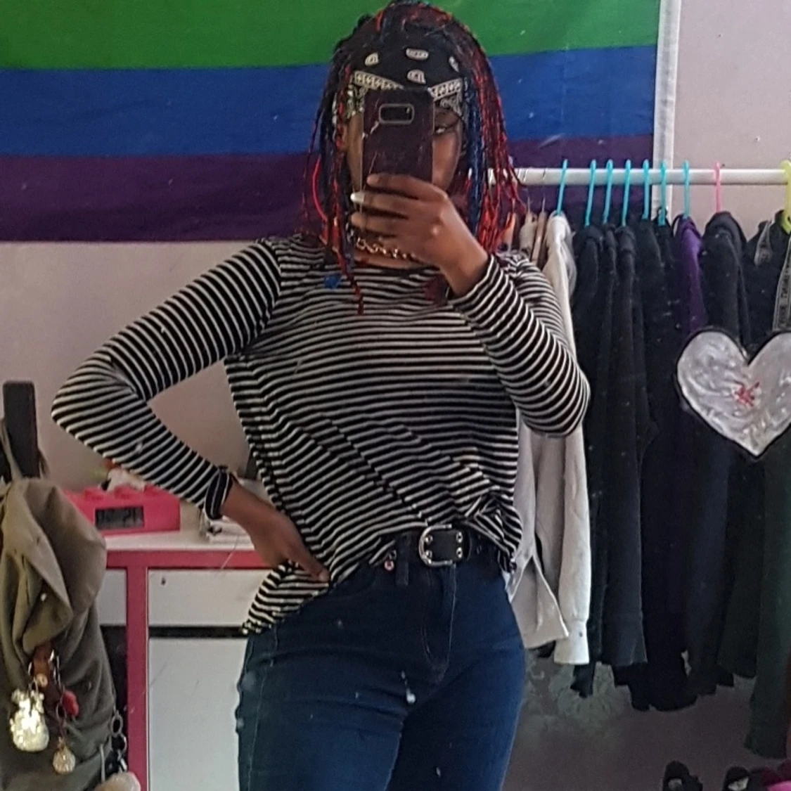 Svart och vitrandig tröja