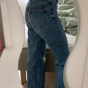 Zara jeans - Säljer dessa zara jeans i nyskick då de inte kommer till användning 🥲 pris kan diskuteras, om bönan vill ha fler bilder så är det bara att höra av sig👍🏻