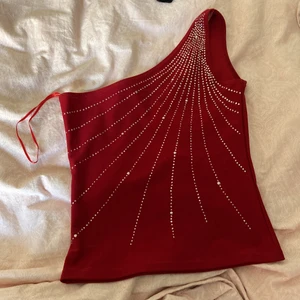 Röd fest topp - Köpt secondhand för 2 år sedan 