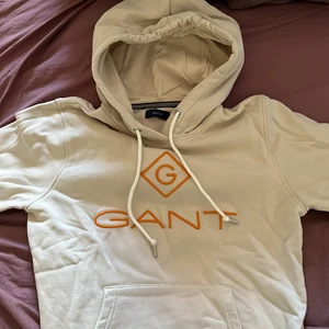 Hoodie, Gant - Använd 1 gång (är för liten). Färg beige