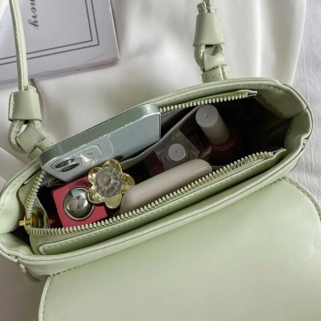 En mintgrön väska  - 91