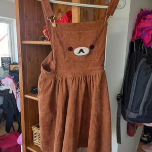 Rillakuma klänning  - Fin klänning använda få gånger ps katt finns i hemmet 