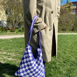 VIRKAD VÄSKA - Handgjord. Kan göra beställningar i vilken färg som helst. 💘