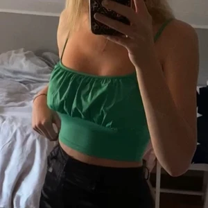 Grön topp - Från H&M! Superbra skick. Passar XS - S☀️😋 80kr + frakt 