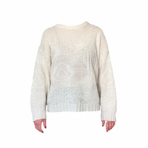 Stickad tröja  - Stickad tröja i lite tunnare tråd, köpt secondhand! 100% polyester 