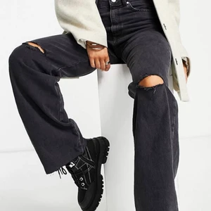 Stradivarius- 90-Talsstil med revor - Köpta från ASOS, helt oanvända strl 38