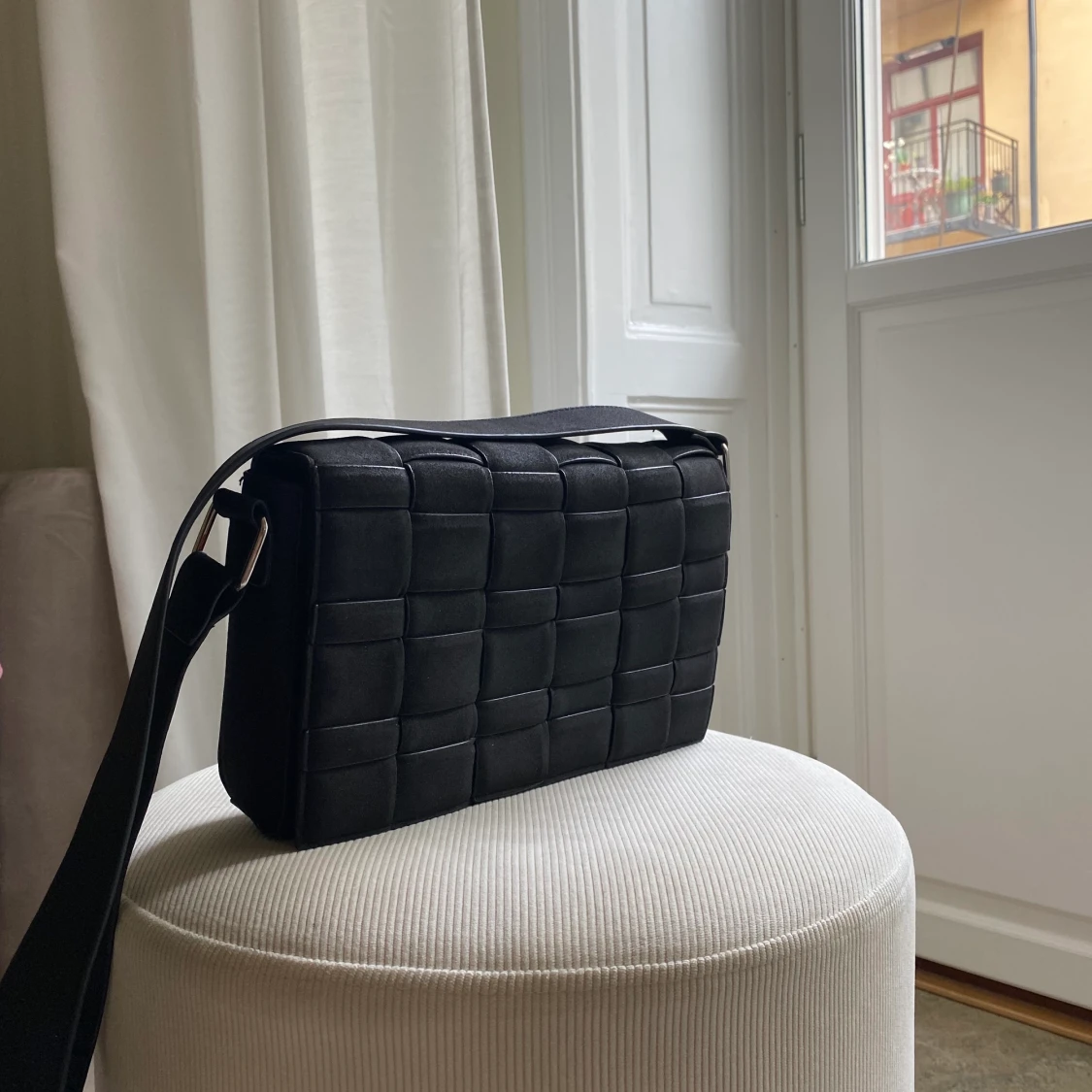 Svart väska i mockaimitation