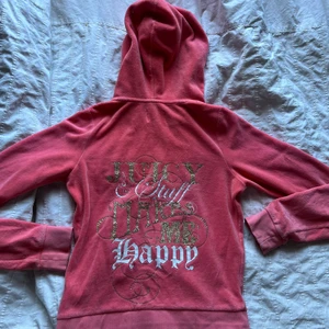  juicy couture kofta  - ‼️REUPLOAD‼️ pågrund av oseriös köpare!  storlek xl med var redan krympt i tvätten när jag köpte den. för frågor skriv gärna i dm. budet är på 260