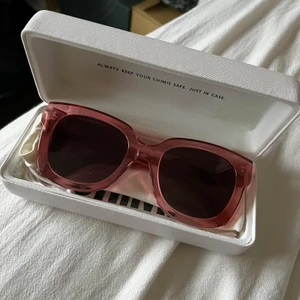 Chimi 008  - Näst intill oanvända chimis, i modellen 008. Rosa med svart glas. Allt ingår. Älskar den här modellen men har redan två andra o dessa kommer inte ritningar till användning. Kostade 1100 nya. 