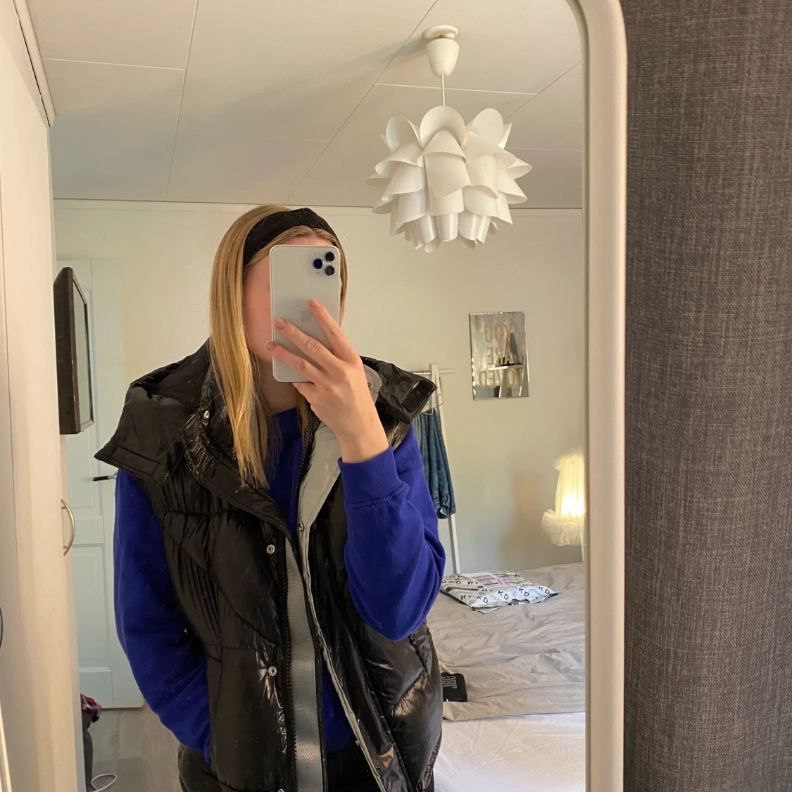 Svart glansig väst från Bershka - 90