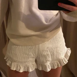 Shorts  - Fina zara shorts mer info finns på min andra anons längre ner i min profil o förra tjejen va oseriös 💞vill bli av med d så fort som möjligt allt över 100kr säljer jag för 