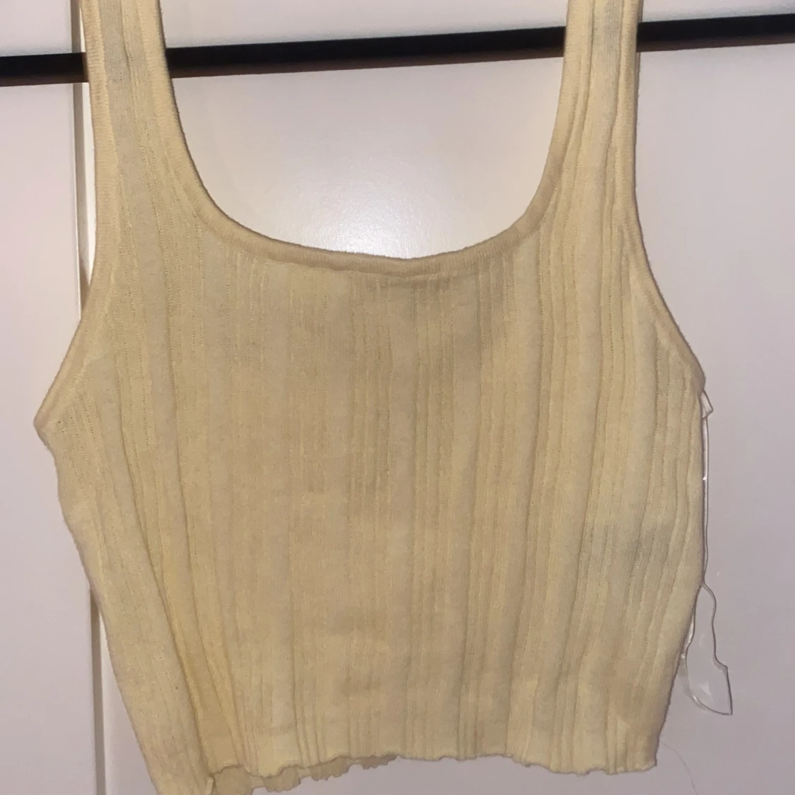 Gult stickat linne - 91