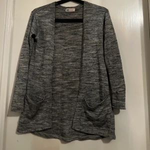 Kofta - Mysig "kofta" från H&M. Den är i nysick