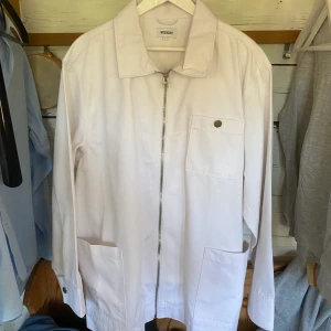 Overshirt weekday - Oanvänd overshirt från weekday.  Storlek Large.