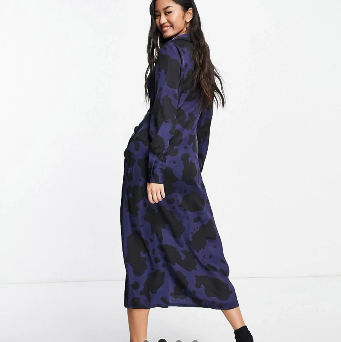 Stradivarius - Blå skjortklänning i satin med snurrad knut  - 90