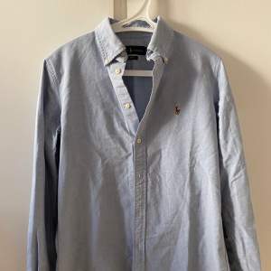 Ljusblå Ralph Lauren skjorta Custom Fit Storlek M 100% Bomull