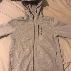 Sail racing kofta (grå) - Rensar min garderob och vill sälja den. God skick använde koftan många gånger.