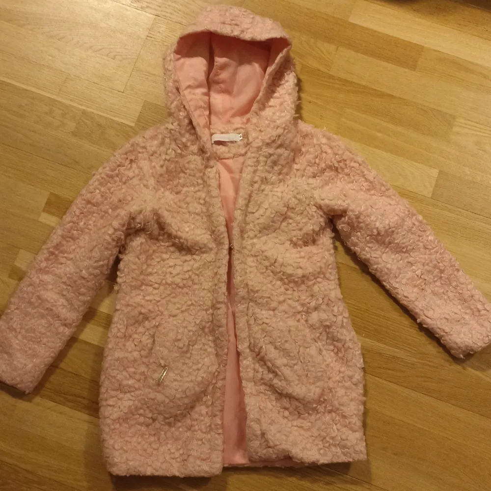 Second hand. Pink sweater for girl size 12.. Jackor.