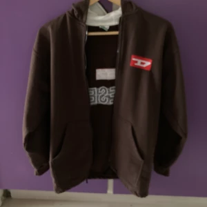 Diesel hoodie - Vintage diesel hoodie, måttligt bra skick, snålt använd, storlek M