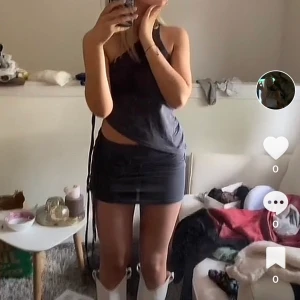 Grått sett - Säljer detta sett! Köpt för 1600kr säljer för 600kr. Jag står för frakten. Skriv om du har en fråga. ❤️❤️❤️