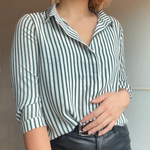 Skorta/Blus - Inte använd särskilt mycket. Fint skick❤️