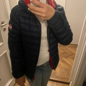 Colmar jacka❤️ - I fint skick men köpt för några år sedan, i storlek 14 år men passar mig som har xs-s❤️