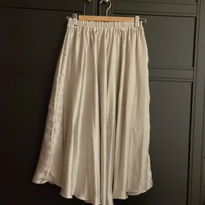 Lång kjol - Använd men i fint skick