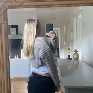 beige stickad bolero - Säljer nu denna korta kofta/bolero då jag aldrig använt den, från hm💕💕