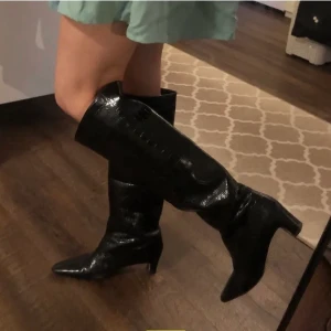Boots  - Snygga boots som är använda någon gång, nyskick i princip. Säljer för att jag har köpt andra! 