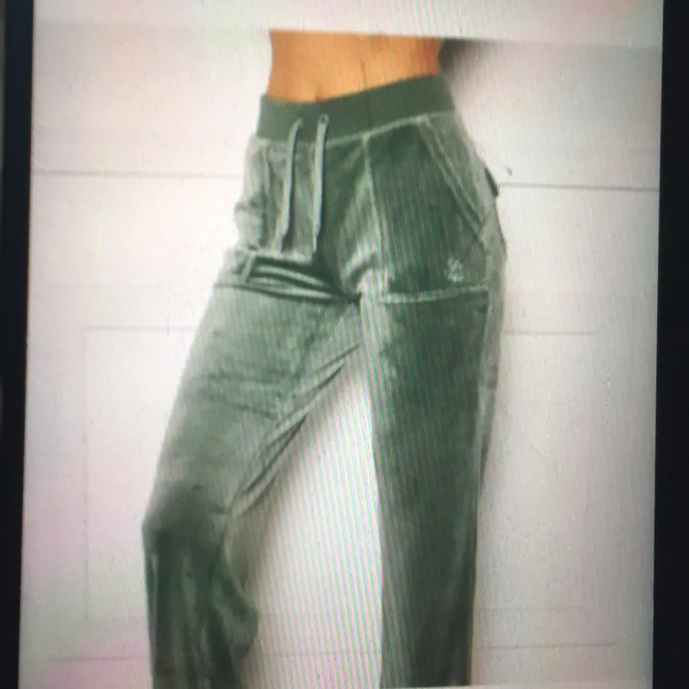 Jag söker ett par gröna juicy byxor💚. Jeans & Byxor.