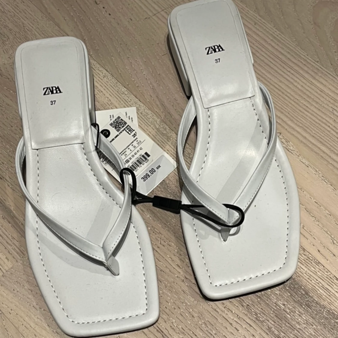 Zara flipflops s37, 70kr