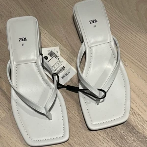 Zara flipflops s37, 70kr - Zara. Aldrig använt, Nypris 400kr