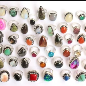 Ringar - Säljer flera olika ringar helt nya 1 för 75. 2 för 125 om du vill ha fler är de bara o skriva så kommer vi upp till ett pris❤️